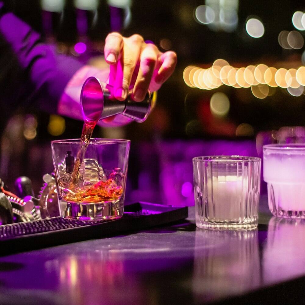 Longdrink im Abendlicht